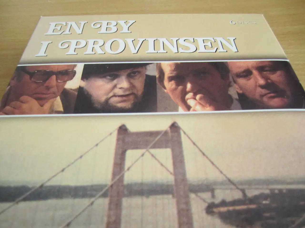 Billede 1 - EN BY I PROVINSEN. Hele Serien.