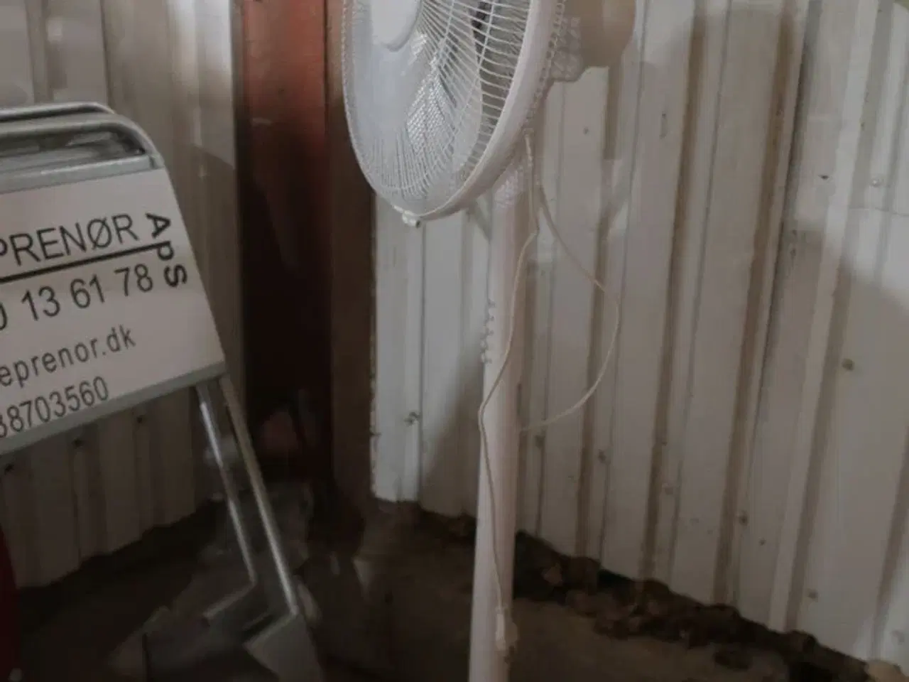 Billede 2 - 2 stk. skitte, værktøj samt gulvventilator