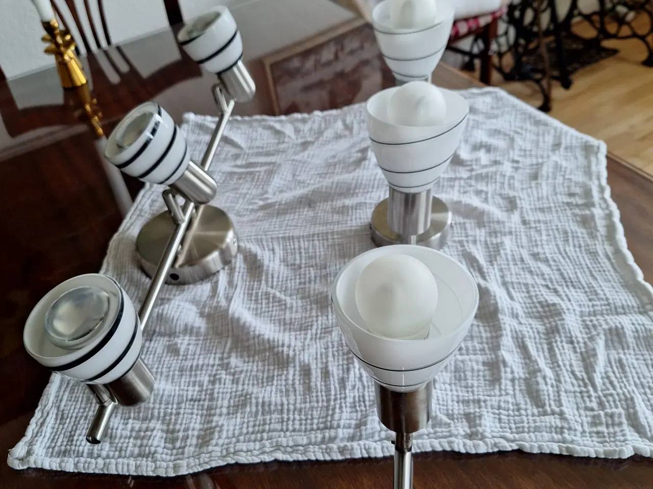 Billede 3 - 2 Loftlamper med 4 og 3 hvide glasskærme.