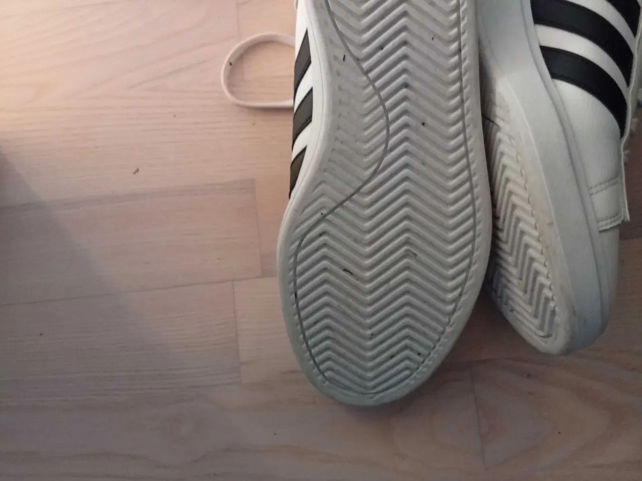 Billede 3 - Adidas sko str. 8