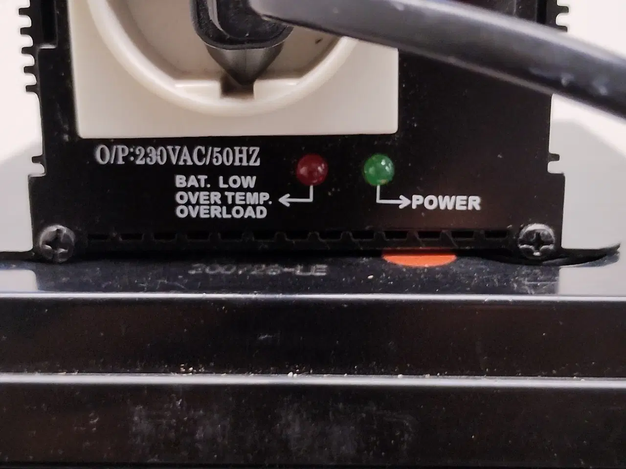 Billede 3 - Omformer 12V til 220v med batteri