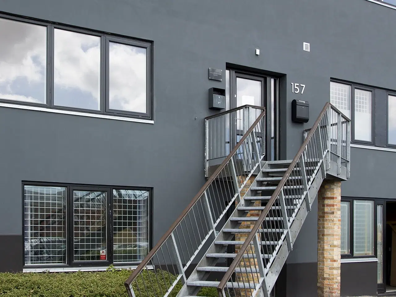 Billede 17 - Højloftet kontor med showroom, lounge eller let lager