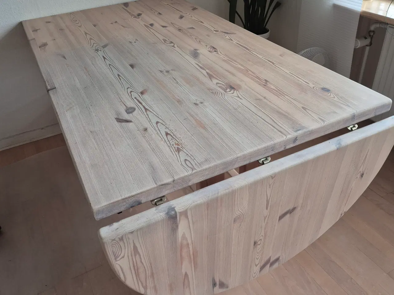 Billede 2 - Spisebord massivt fyrretræ