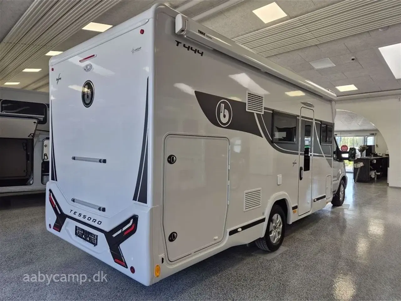 Billede 2 - 2025 - Benimar Tessoro 444 NK   Nk Pakke. Automatgear. solcelle. Markise. 300Ah Lithium. 2000w inverter. Clesana Toilet. Kun 10,000 KM !!!