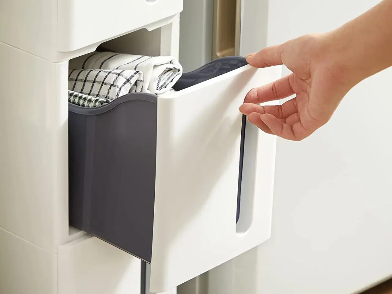 Billede 5 - Køkkenopbevaring skuffetårn smal plast, 4 skuffer, på hjul, hvid/grå, 45 × 17 × 84 cm