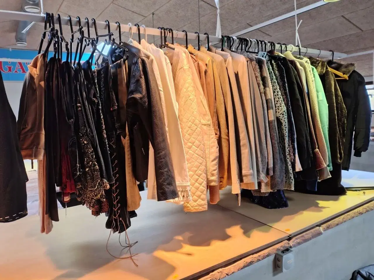 Billede 3 - Stort parti tøj