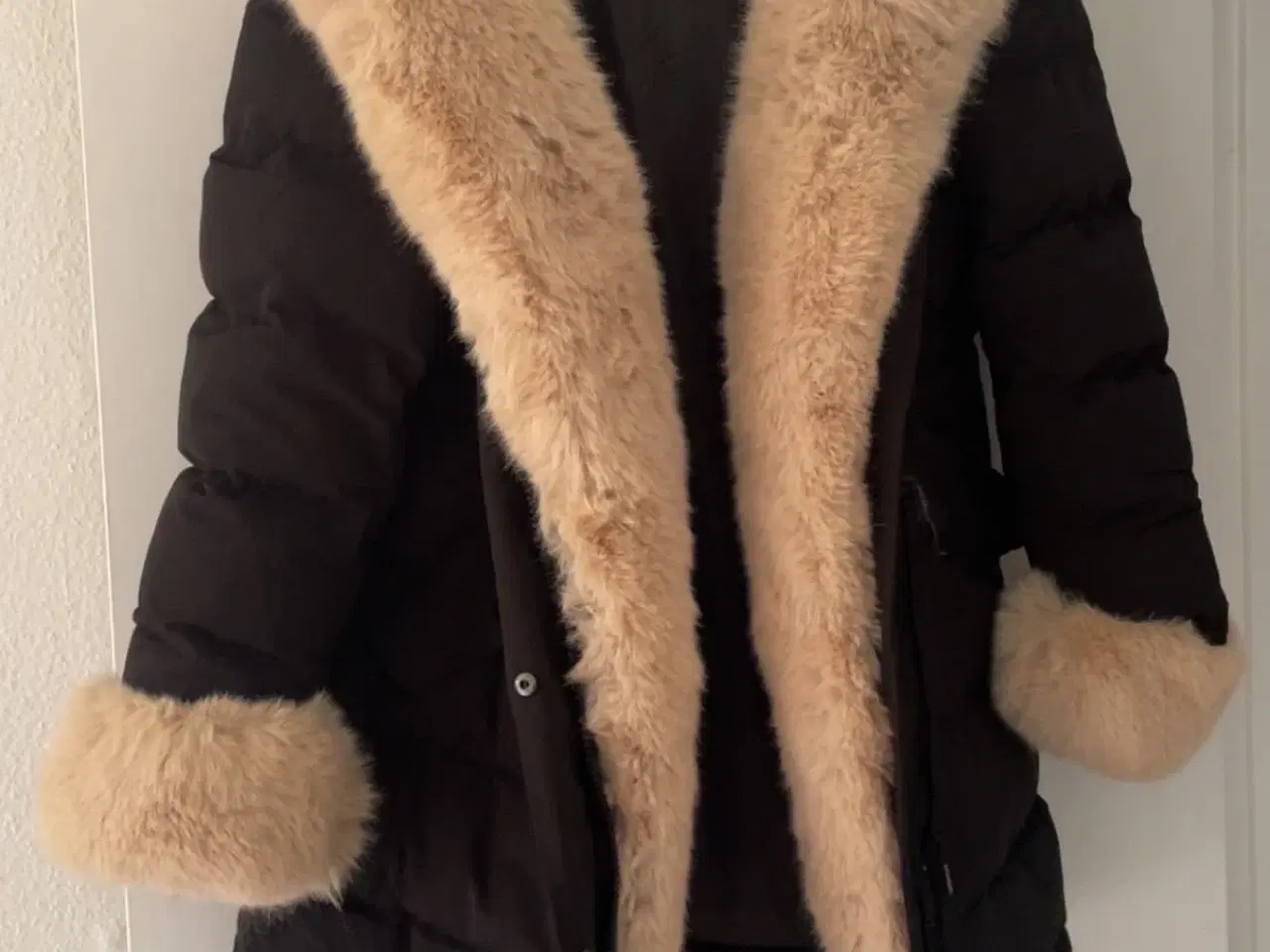 Billede 2 - Vinterjakke med pels hætte og krave