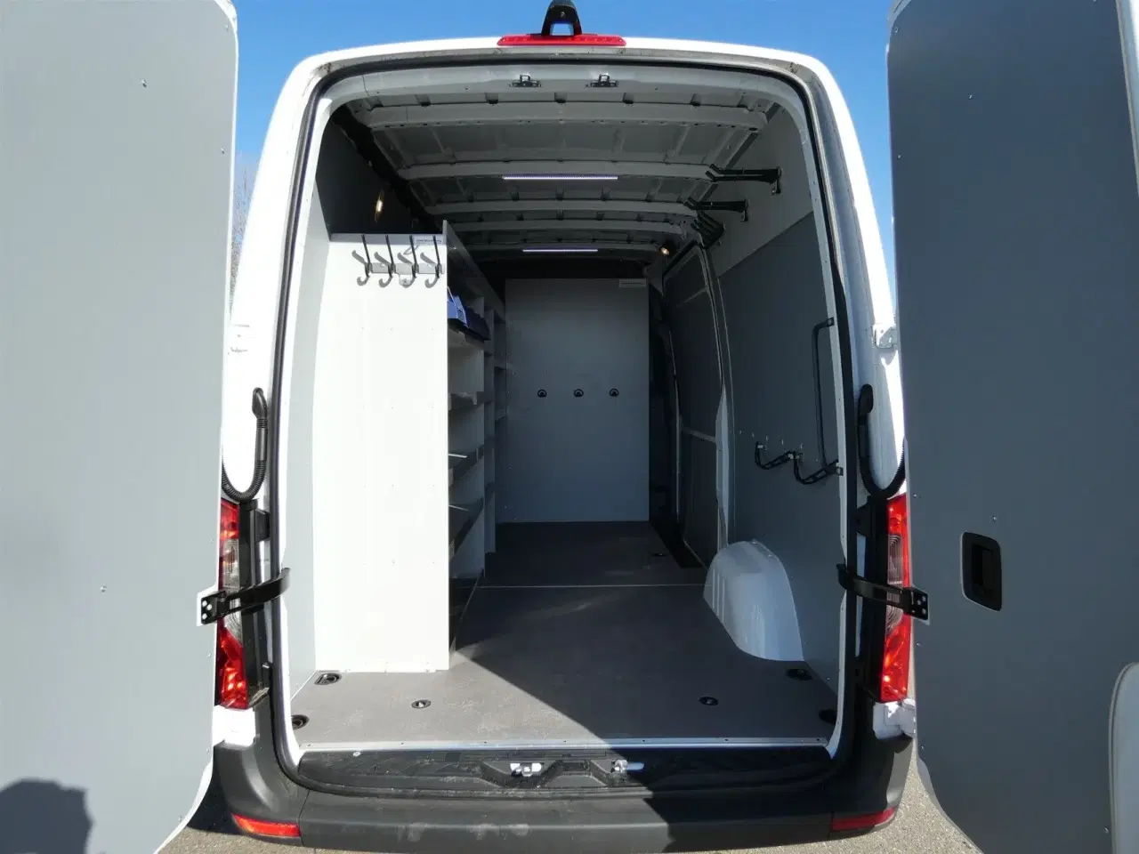 Billede 1 - Mercedes-Benz Sprinter 317 2,0 CDI A2 H2 RWD 9G-Tronic 170HK Van Aut.