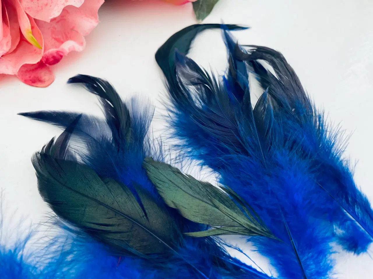 Billede 3 - Fjer i blå, mørke og grønlige nuancer 