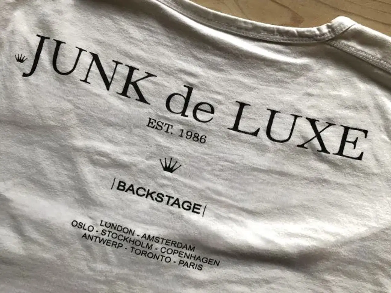 Billede 2 - JUNK de LUXE - hvid t-shirt