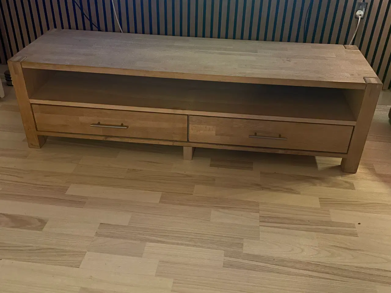 Billede 1 - TV bord i massiv eg