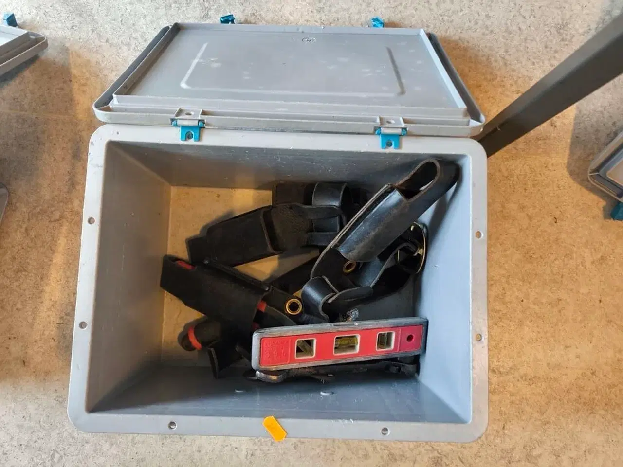 Billede 1 - Kasse m. sikringsgrej samt div.