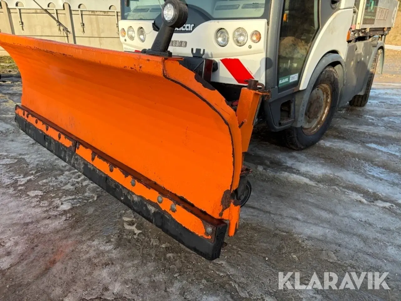 Billede 2 - Redskabsbærer Multicar Tremo Carrier WMU2X5 med sneplov, kost og saltspreder