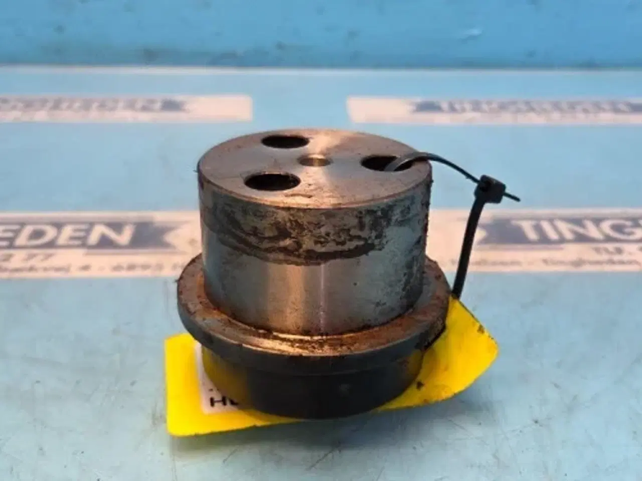 Billede 4 - Iveco F2CE9684L Afstandsstykke 504133017