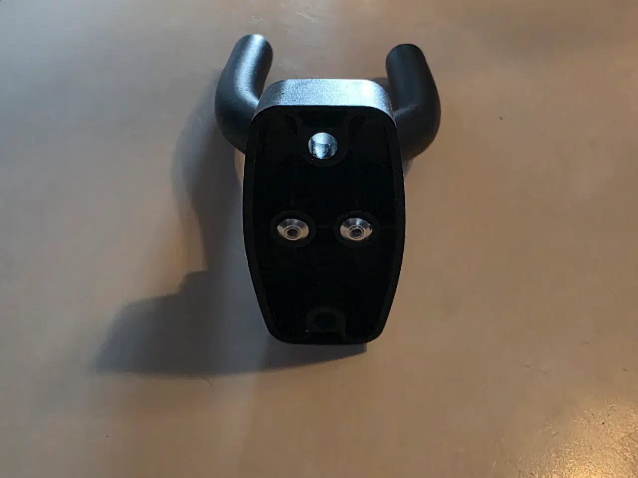 Billede 2 - Universel vægbeslag Guitar og Bas, 12 stk. haves i