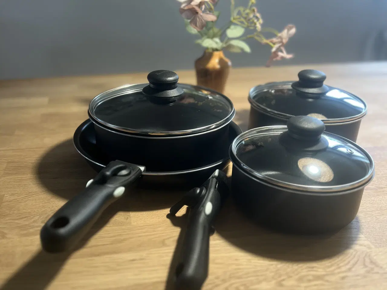 Billede 2 - Isabella grydesæt, service og bestik til 4 persone