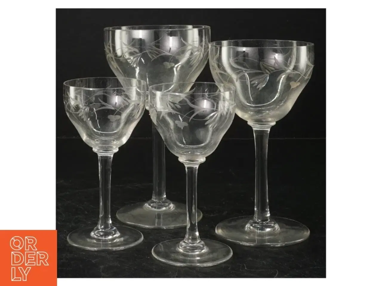 Billede 1 - Graverede vinglas (str. 16 cm. og. 15 cm. og. 12 cm)