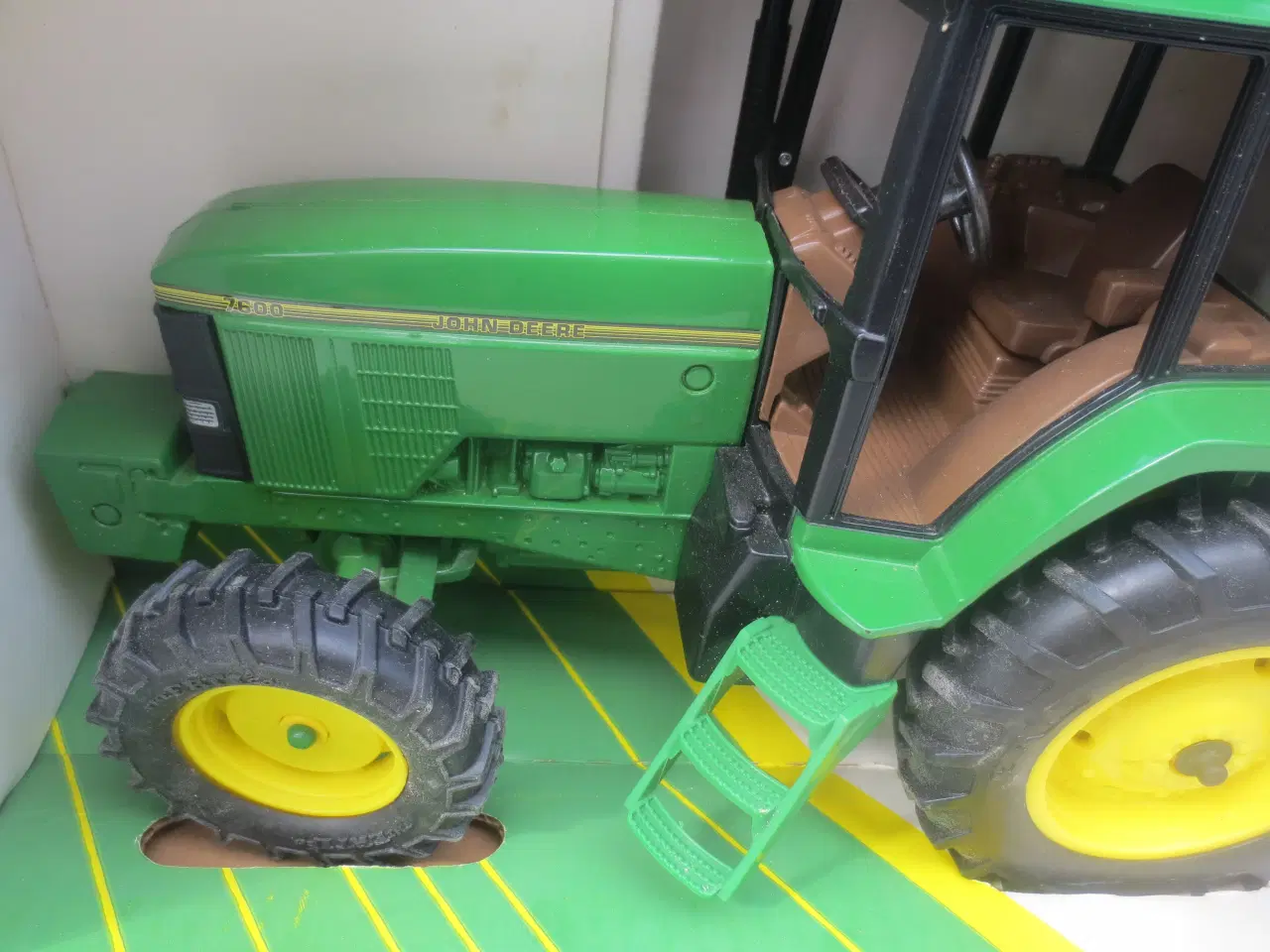Billede 3 - 1 stk Modeltraktor John Deere 7600 