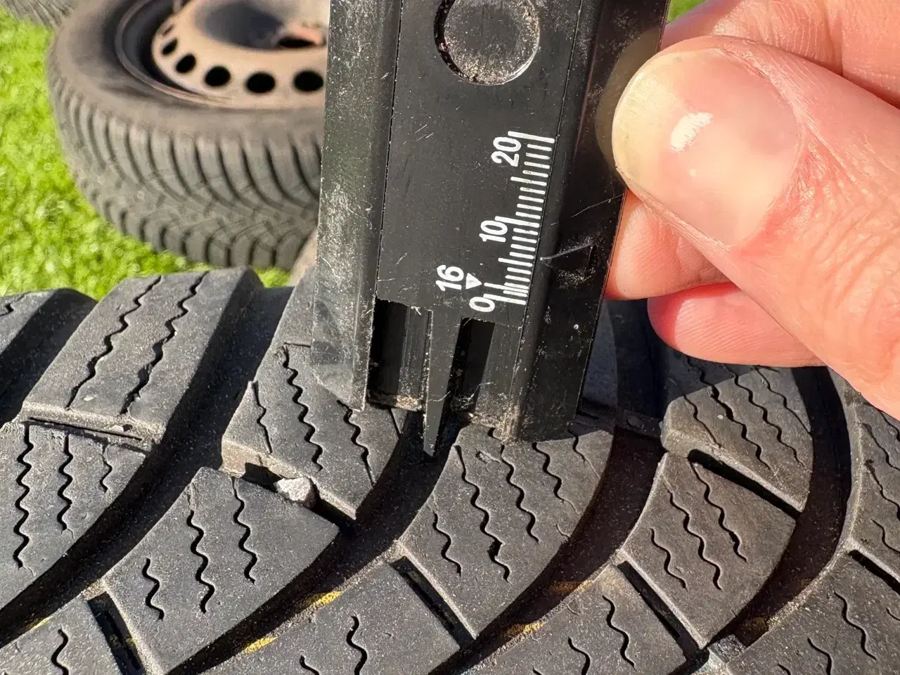 Billede 2 - Goodyear vinterdæk med dækholder