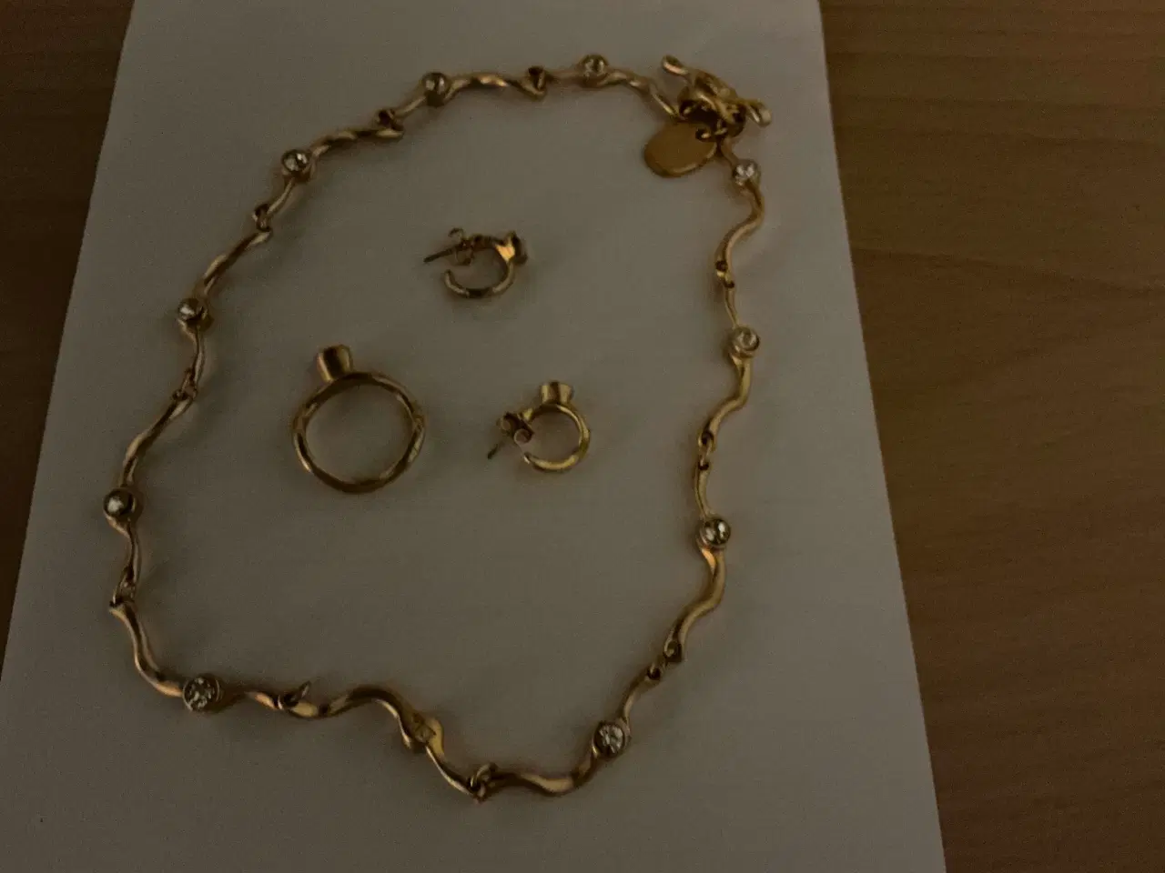 Billede 1 - Halskæde, ørestikker og fingerring