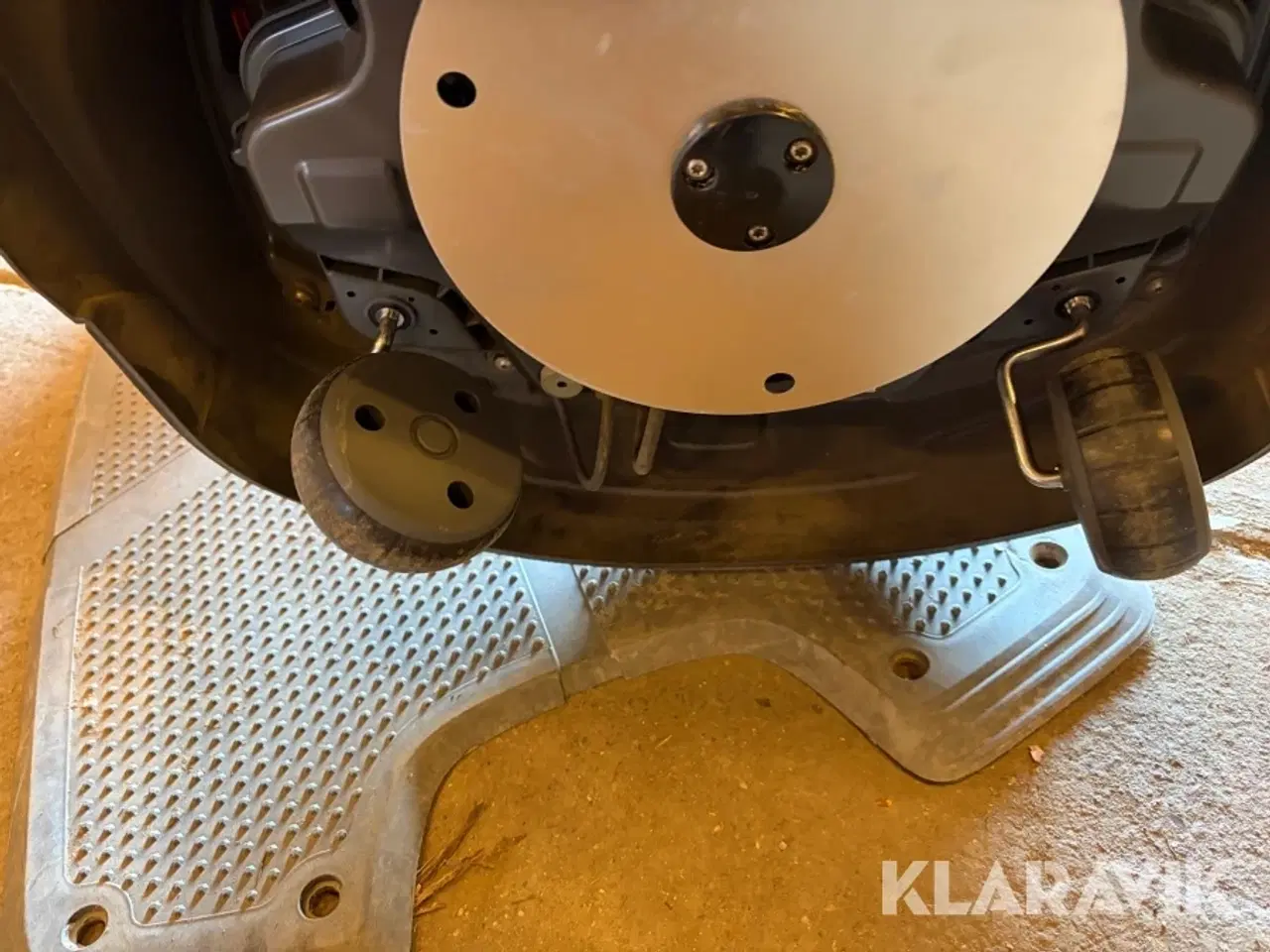 Billede 12 - Robot plæneklipper Husqvarna 550 med ladestation