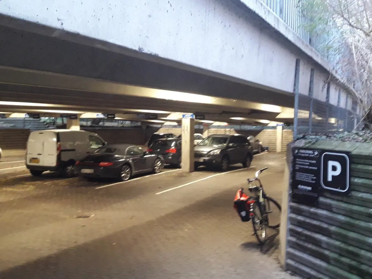 Billede 2 - Parkering til leje på Gammel Kongevej 33 i Storkøbenhavn.