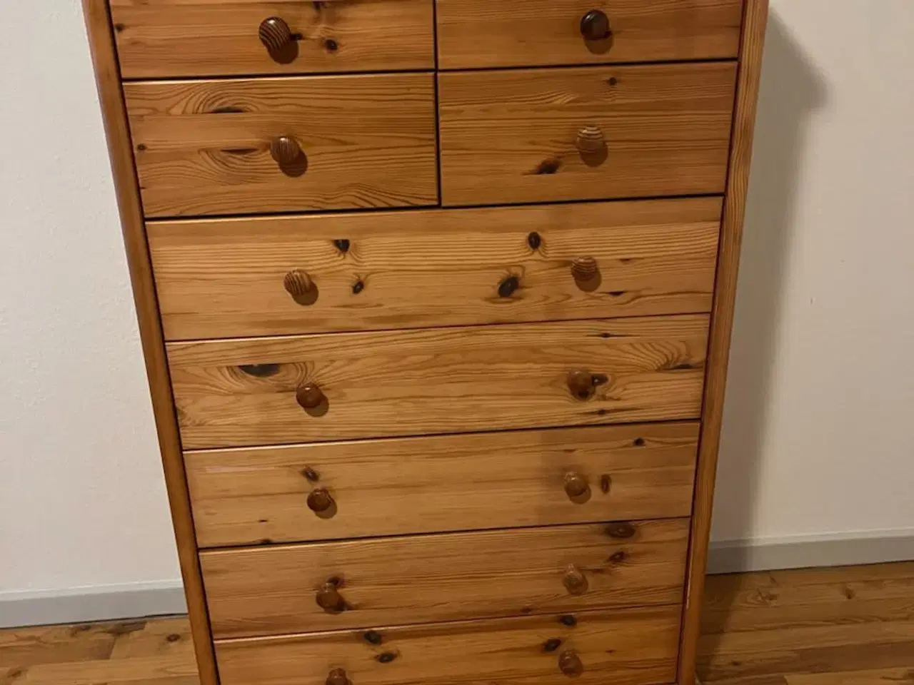 Billede 1 - Kommode fyrretræ med mange skuffer. 