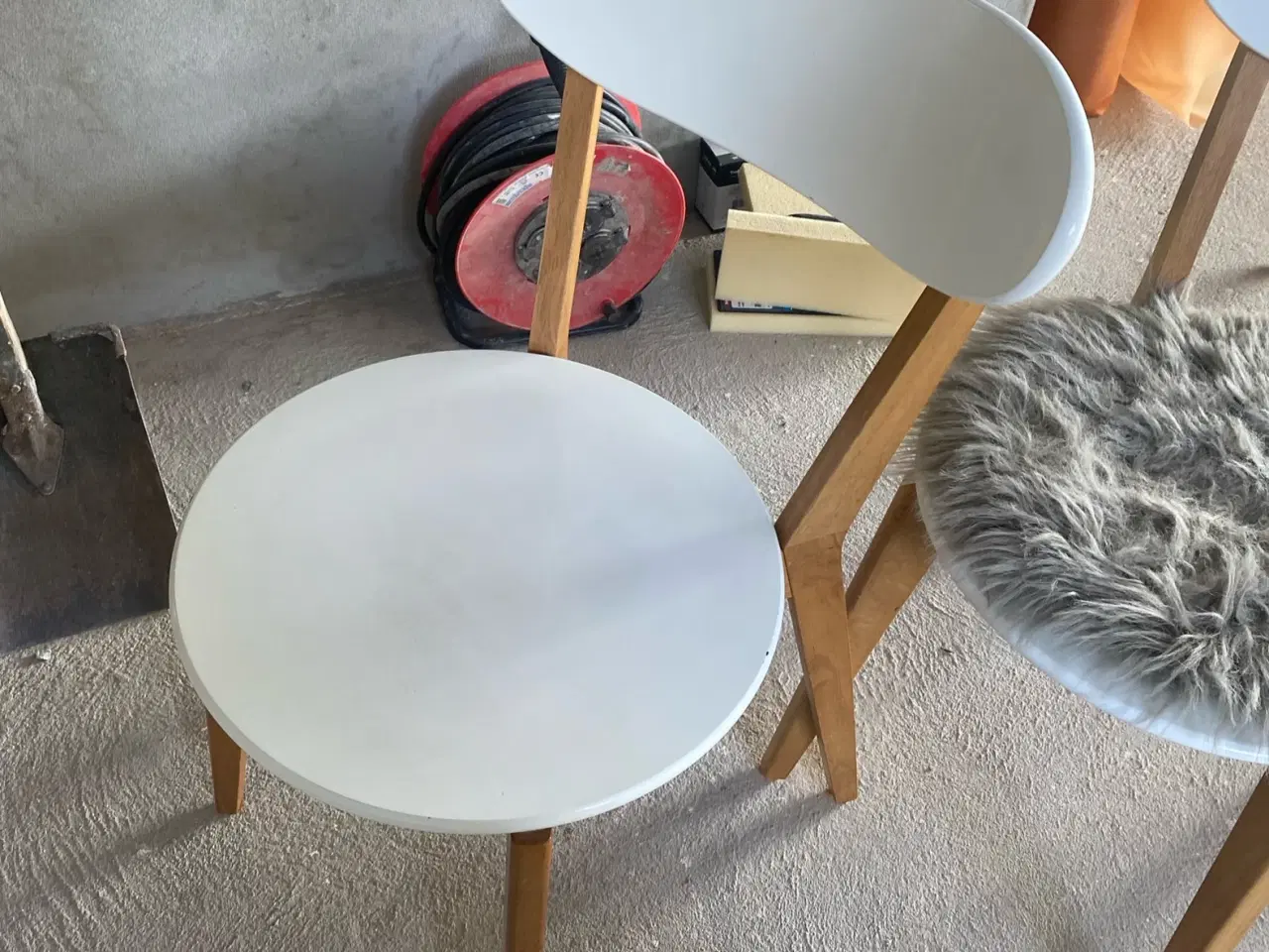 Billede 8 - Stole med hvert sit grå skind