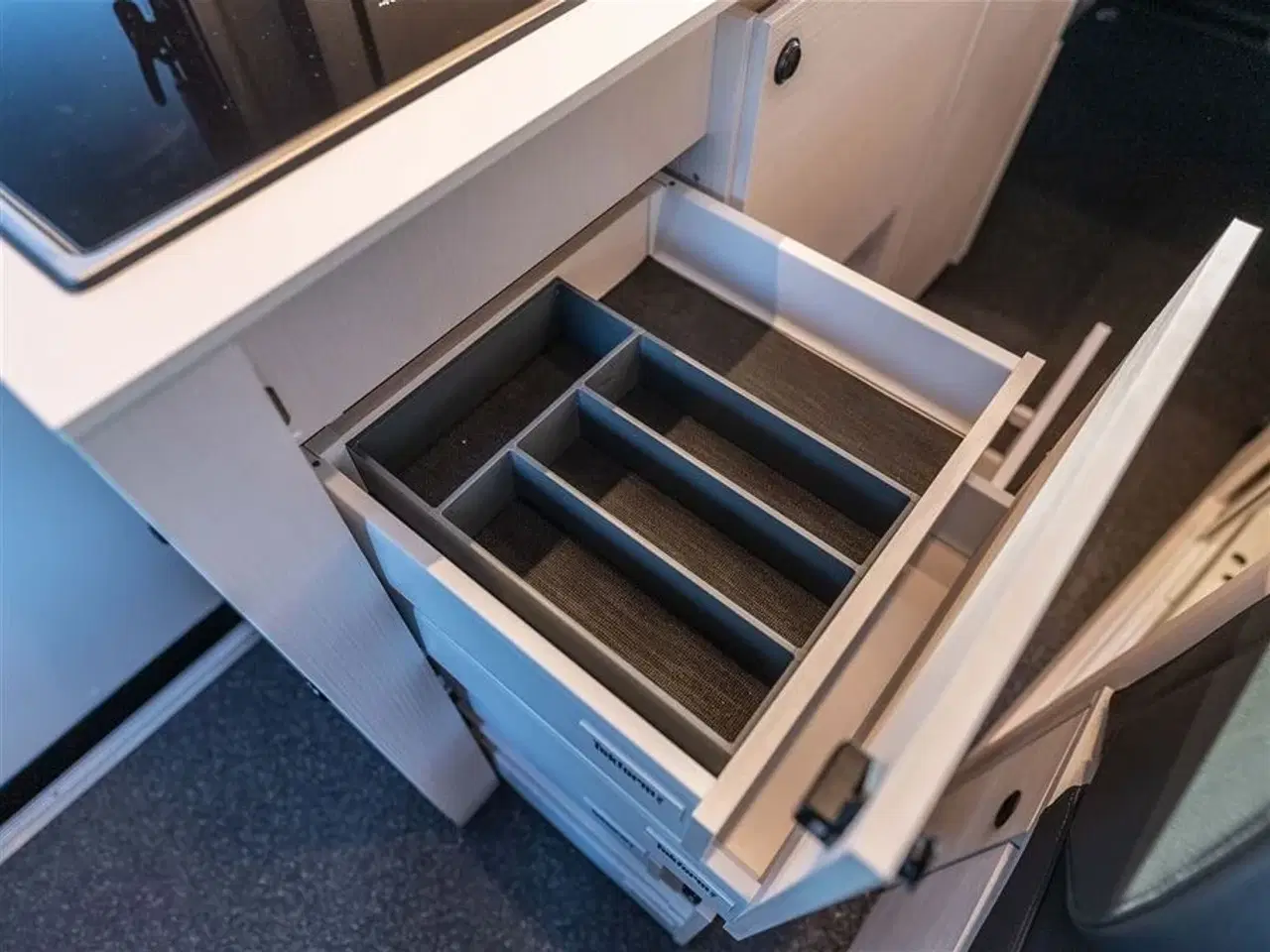 Billede 13 - 2026 - Tourne 6.0 Select aut. gear - Black - 180HK   Tournes topmodel