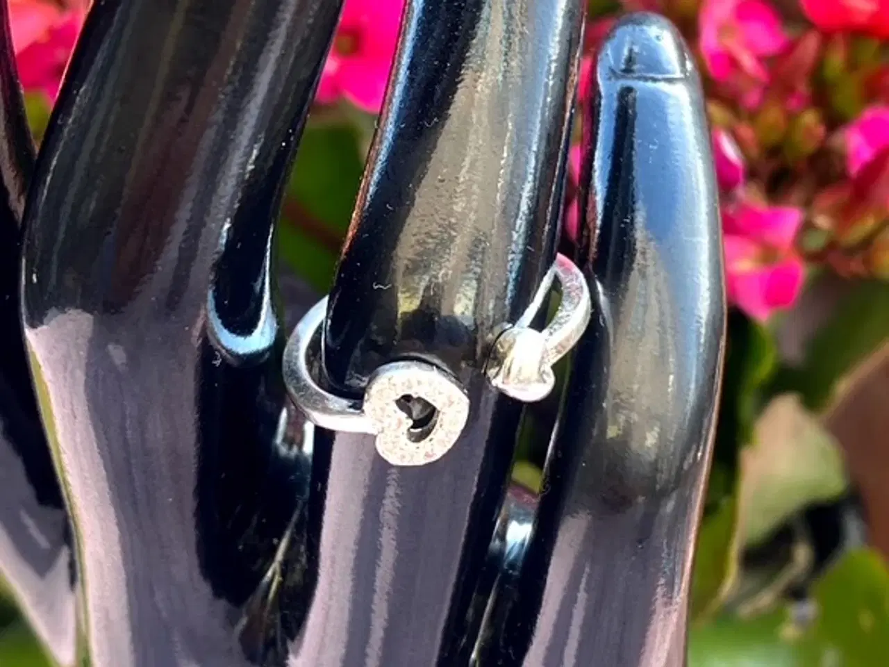 Billede 1 - * Sterlingsølv; Smuk fingerring - med to hjerter