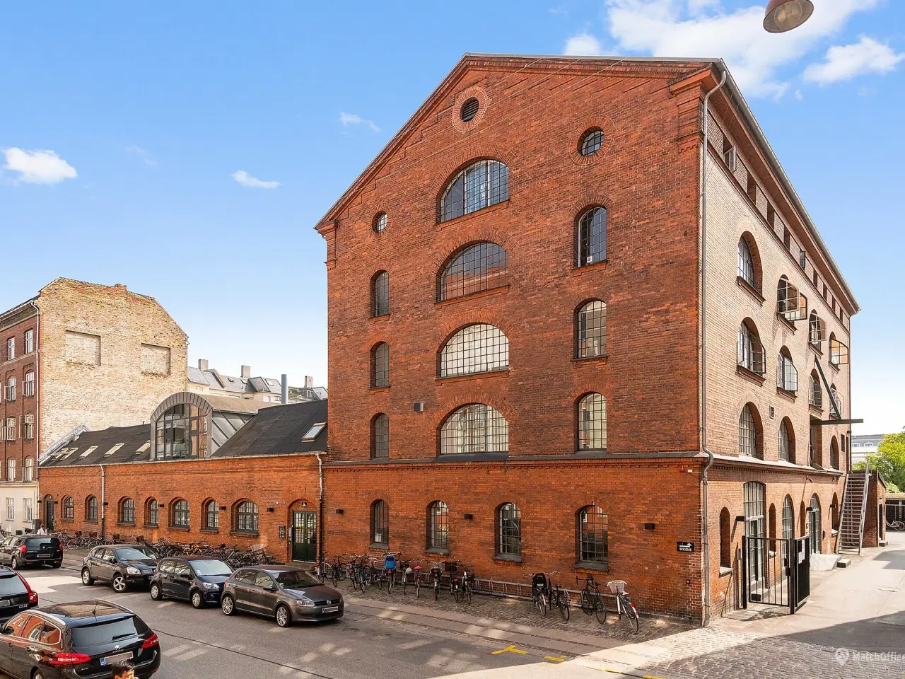 Billede 1 - Lyst og højloftet kontormiljø i tidligere fabriksbygning på Østerbro