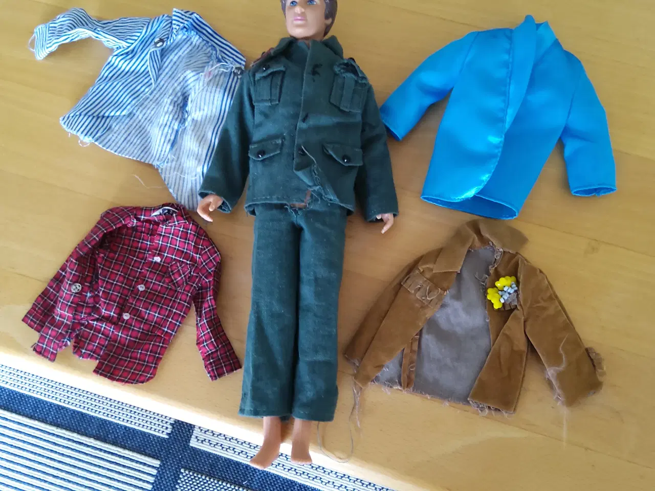 Billede 1 - Dukke  Ken tøj