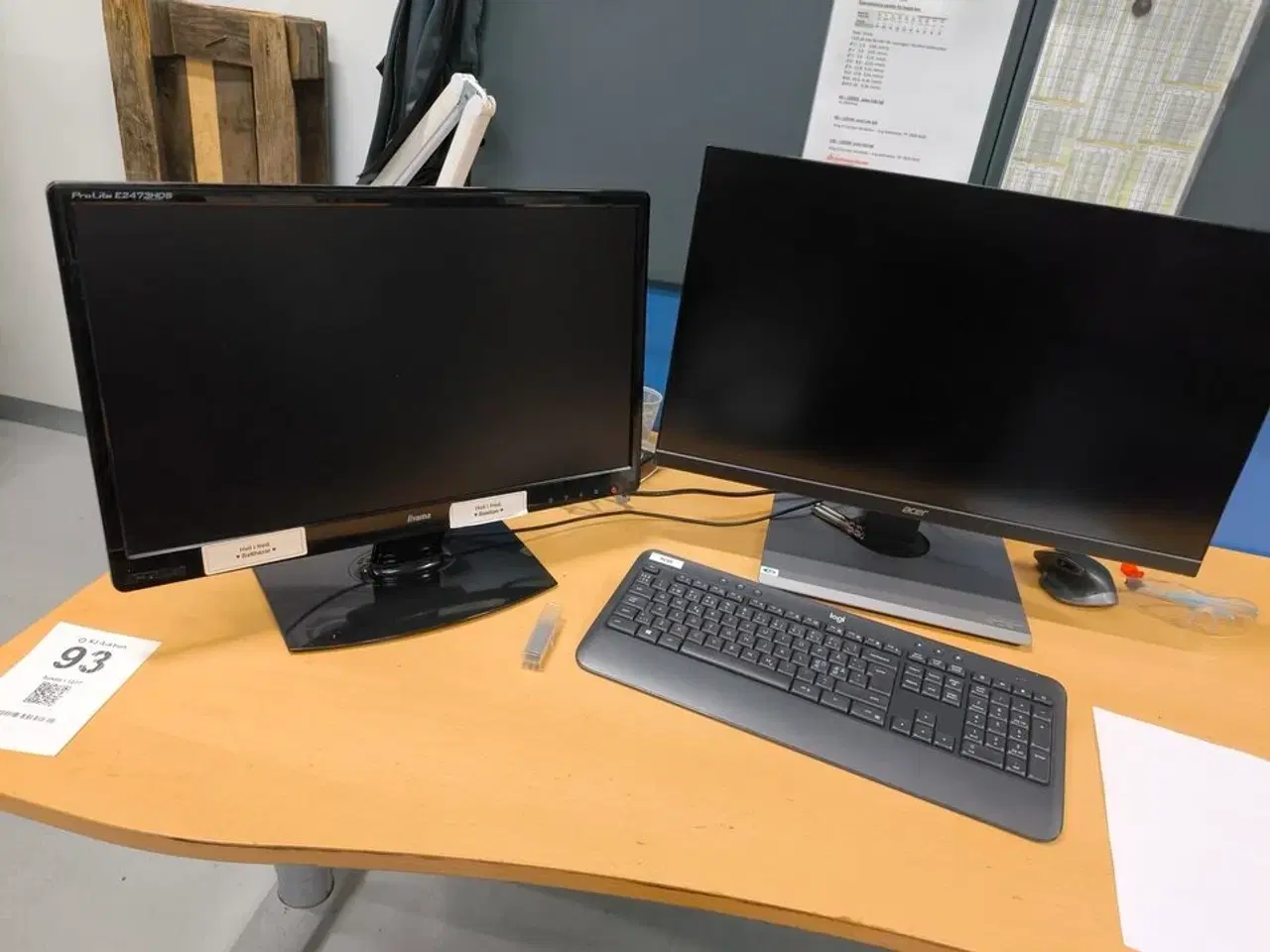 Billede 3 - Skrivebord inkl. indhold