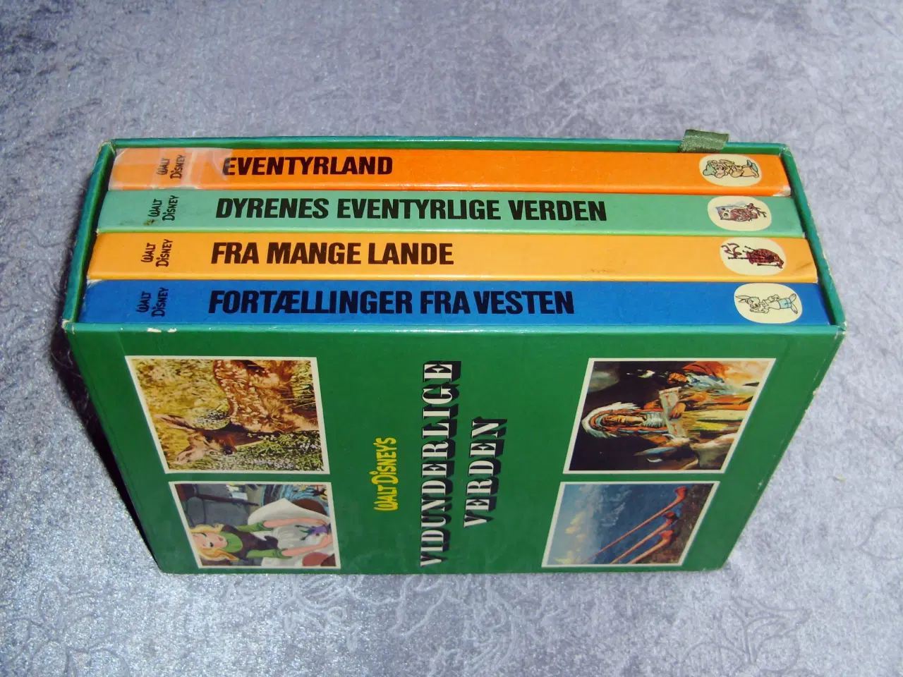 Billede 1 - Walt Disneys Vidunderlige Verden bogkasse