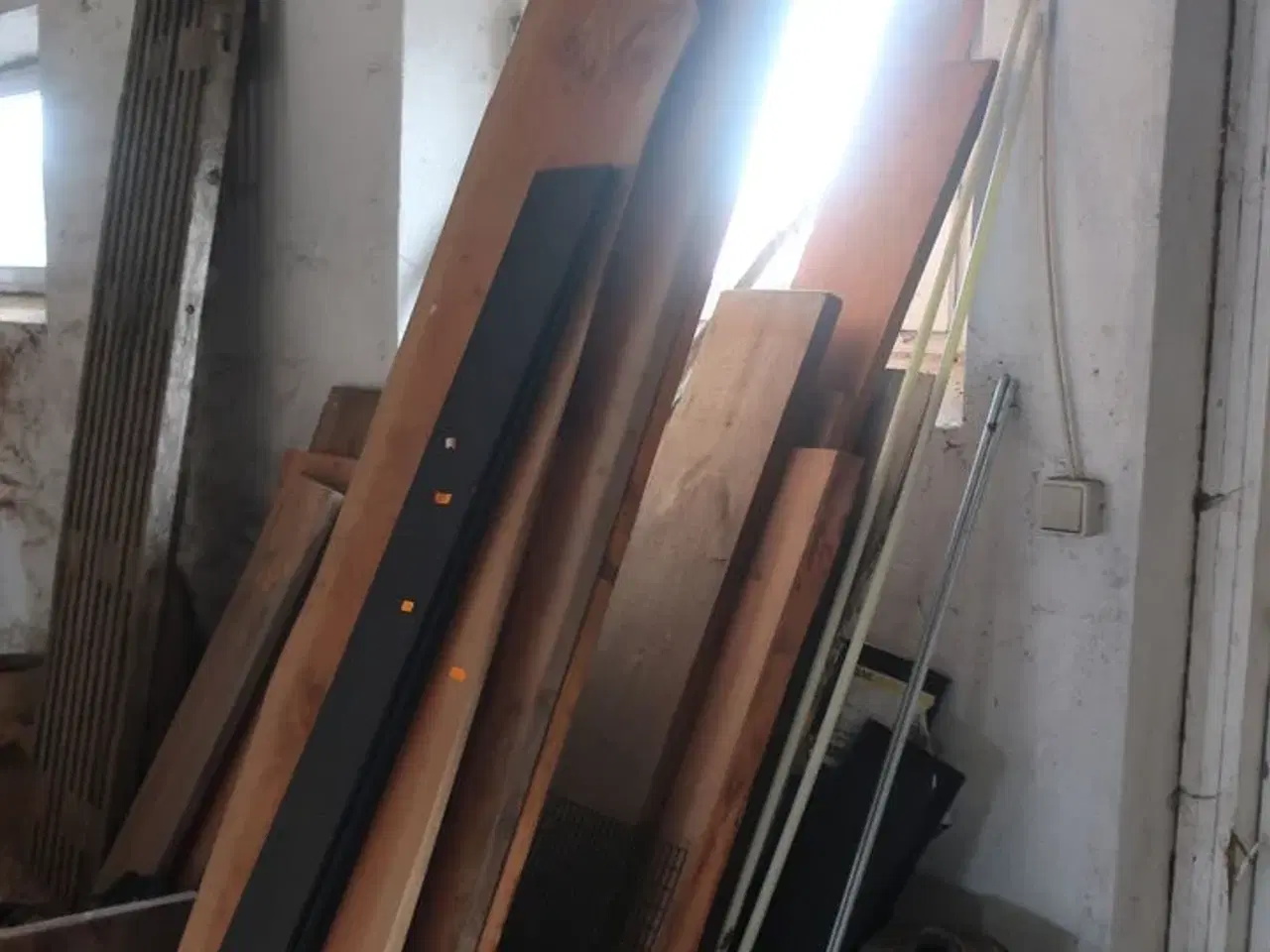 Billede 3 - Div. Træ, hegn, værktøj, løftestroppe, buskrydder m.m.