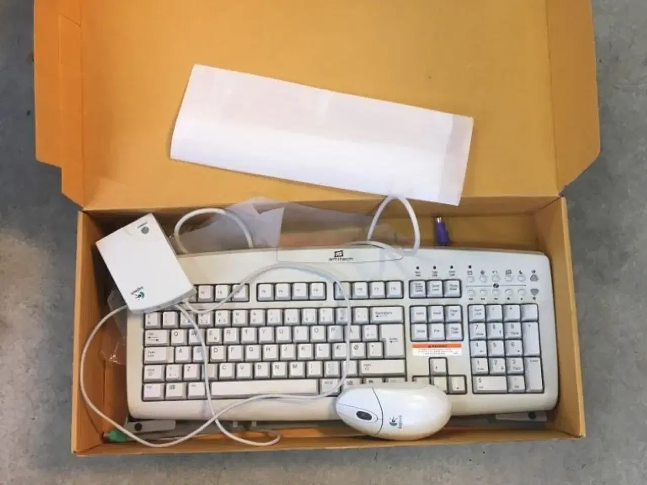 Billede 1 - Tastatur med ledning + trådløs mus