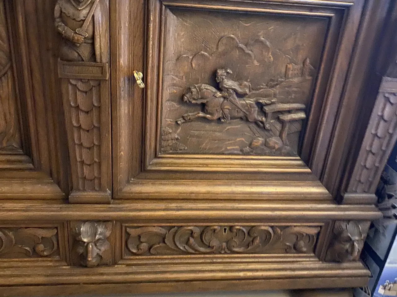 Billede 2 - Gammel egetræsskænk