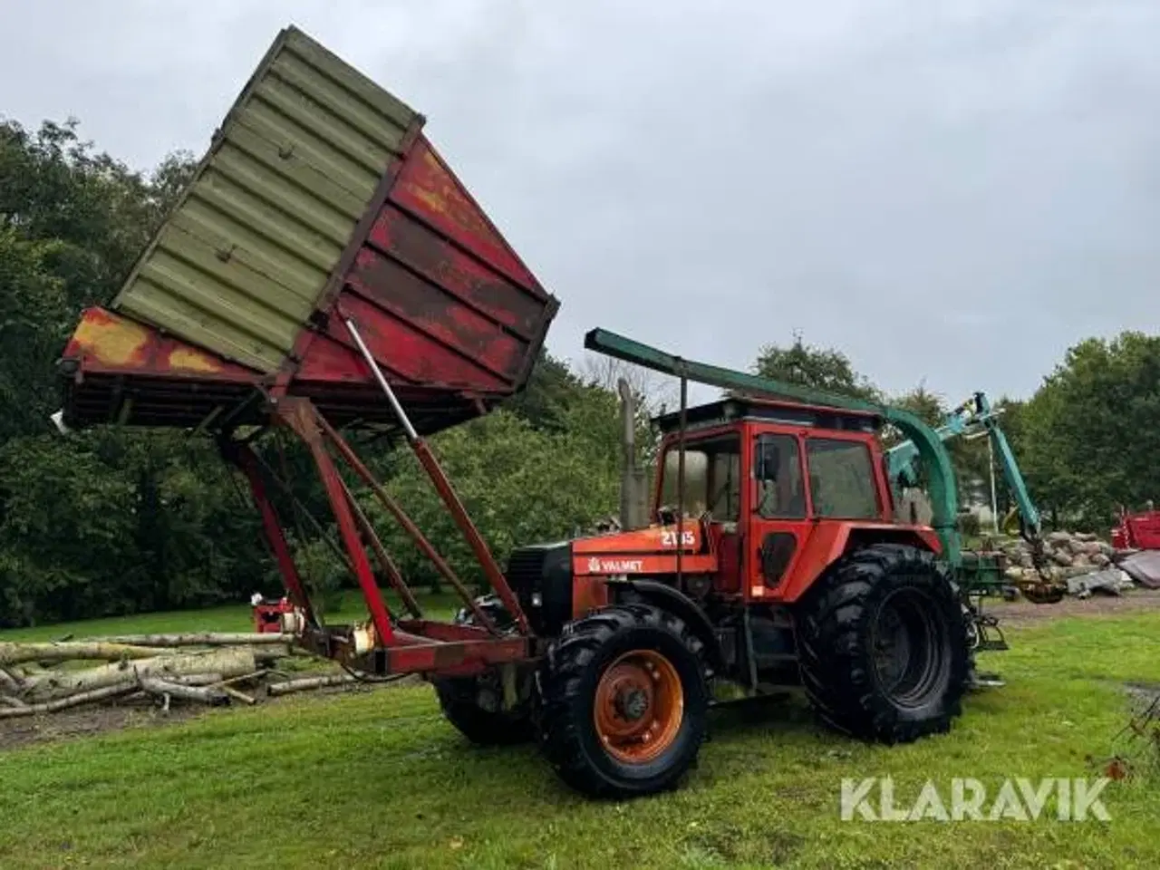 Billede 1 - Traktor Volvo BM Valmet 2105 med flishugger