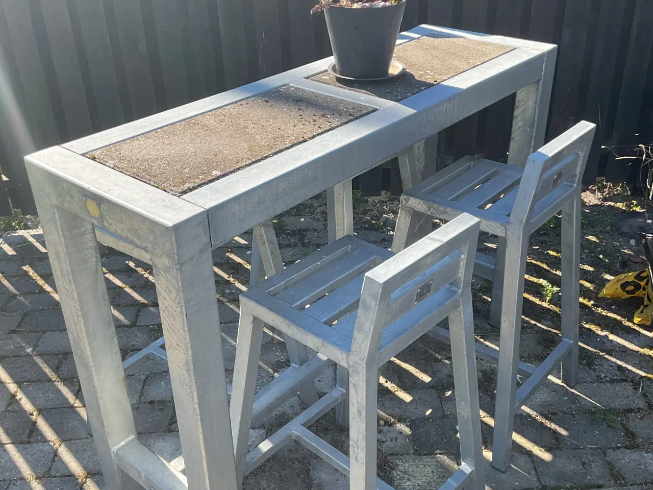Billede 2 - A2 Living barbord m/4 barstole i galvaniseret jern