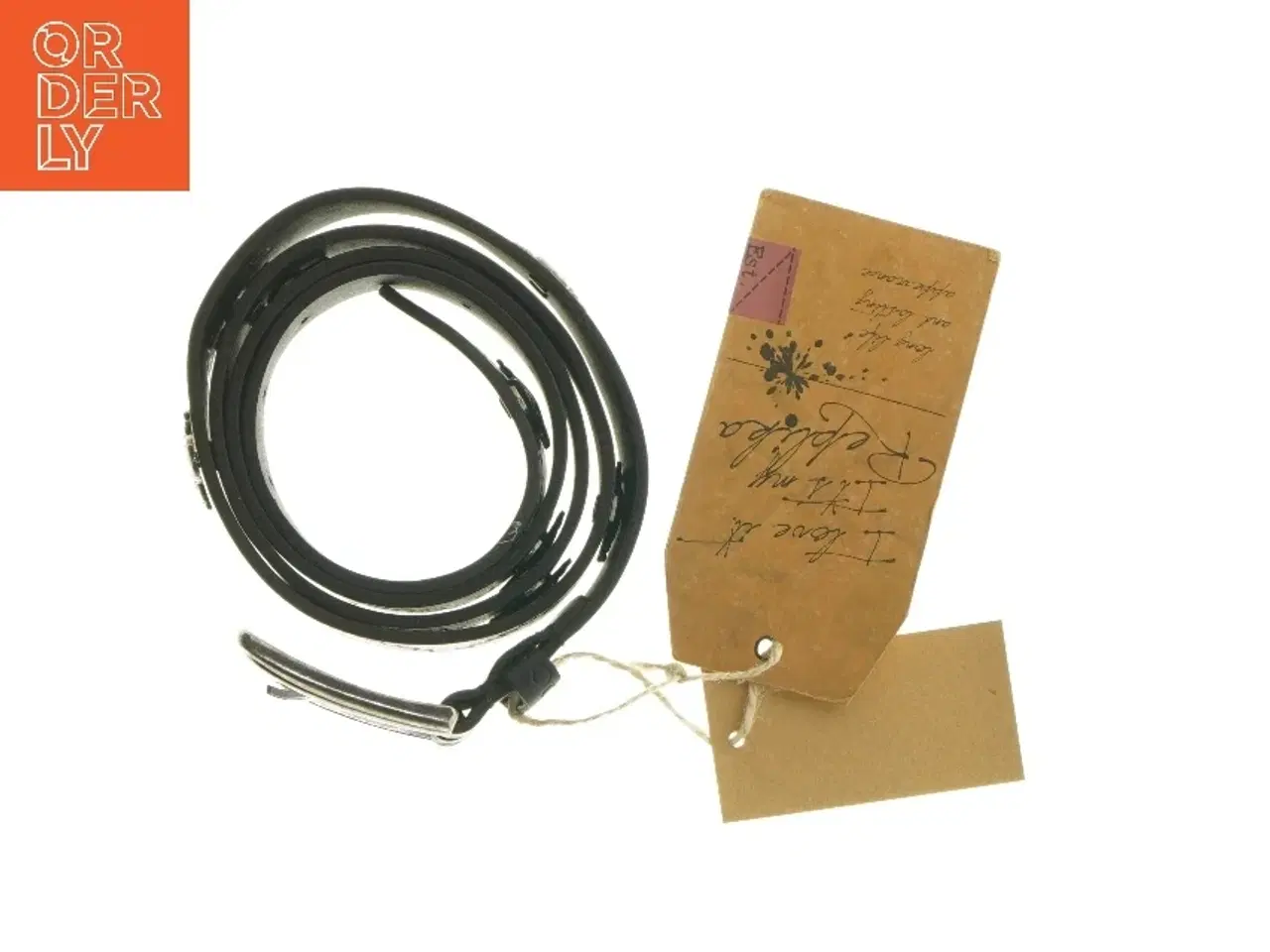 Billede 3 - Sort læderbælte med dødningehoveder fra Replika (str. 115 cm)