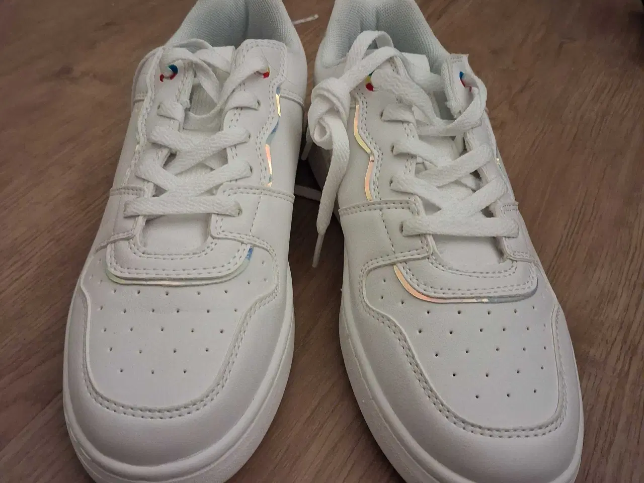 Billede 1 - Sko str 40 men kan passes af en str 39