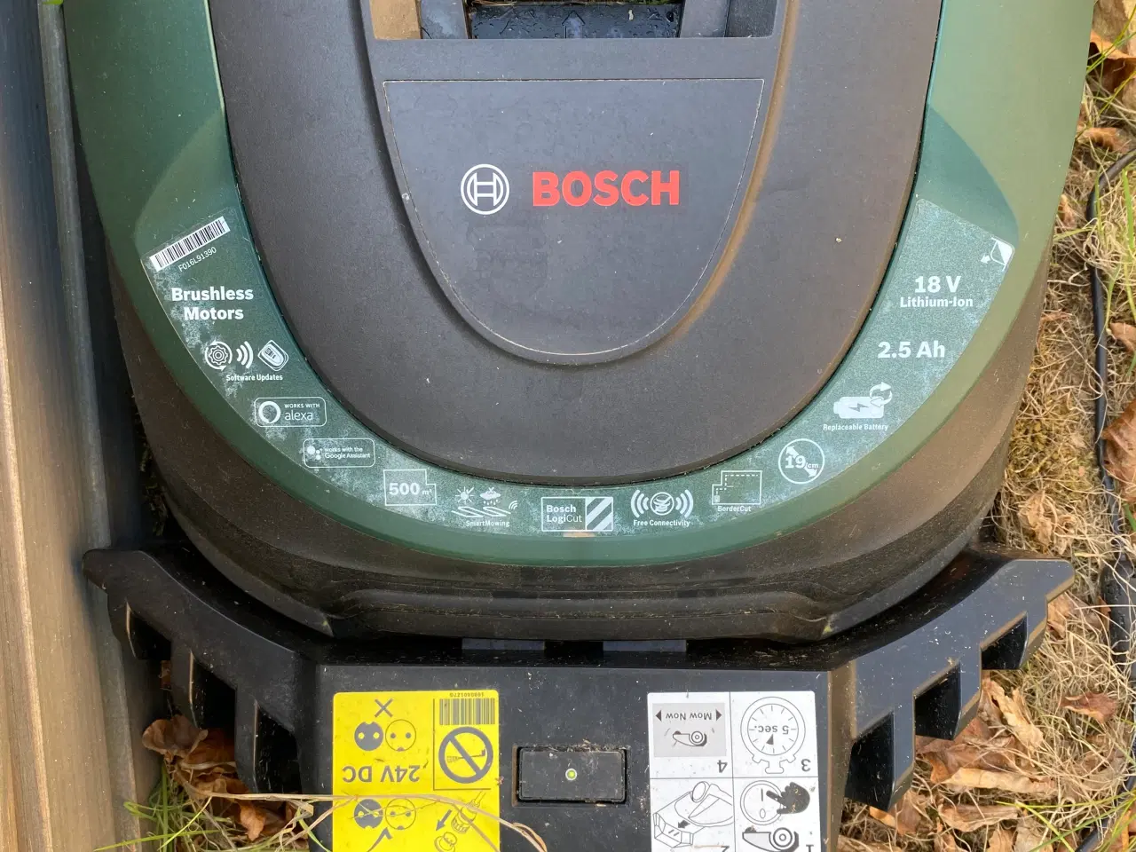 Billede 2 - Bosch s+500 robotplæneklipper med garage,tilbehør