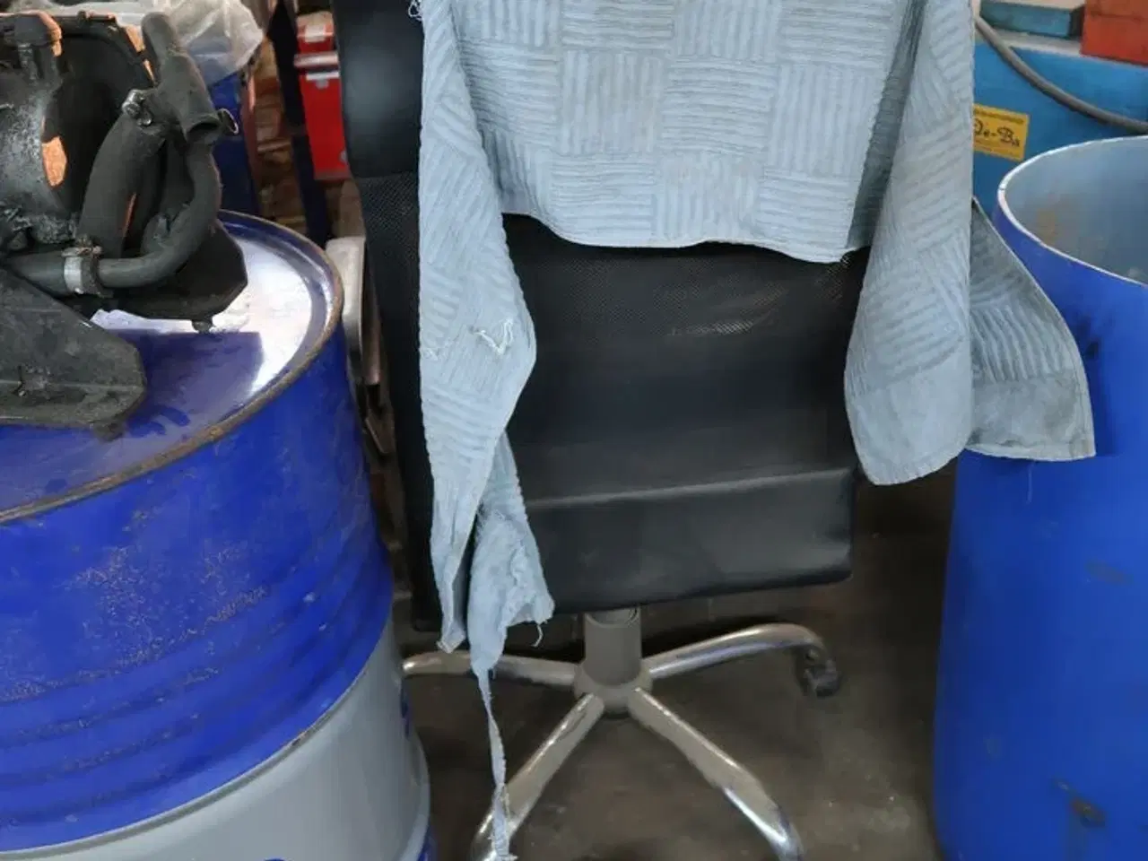 Billede 3 - Tønde, kontorstol, reservedel m.m.