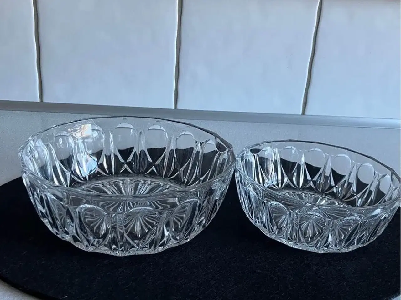 Billede 2 - 2 glasskåle i fin stand 20 cm og 16 cm. Sælges sam