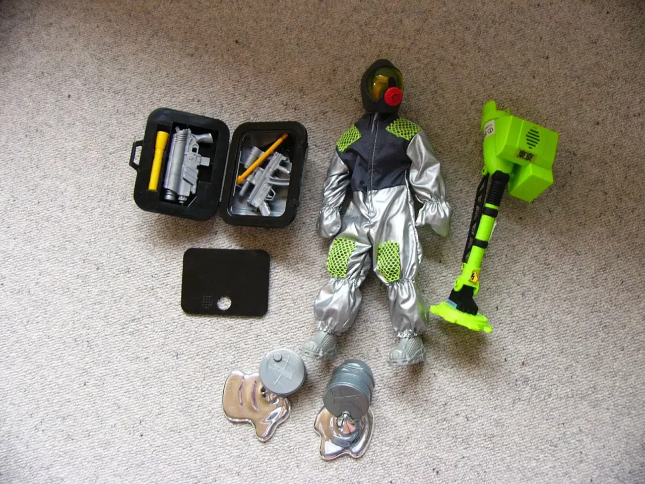 Billede 1 - Actionman med metaldetektor.