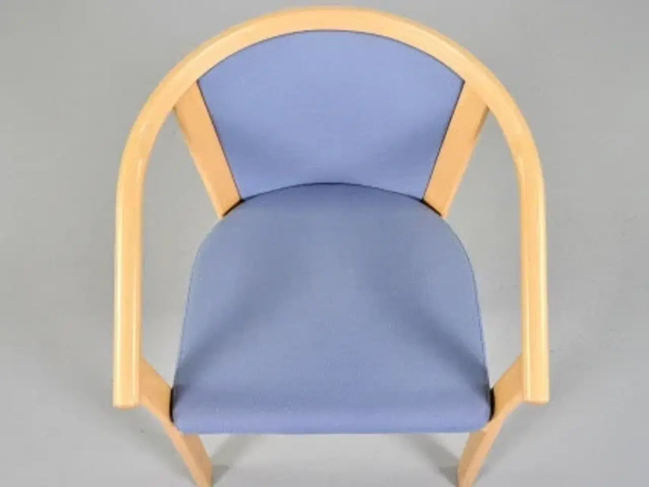 Billede 5 - Magnus olesen konferencestol i bøg, med lyseblå polster på sæde og ryg