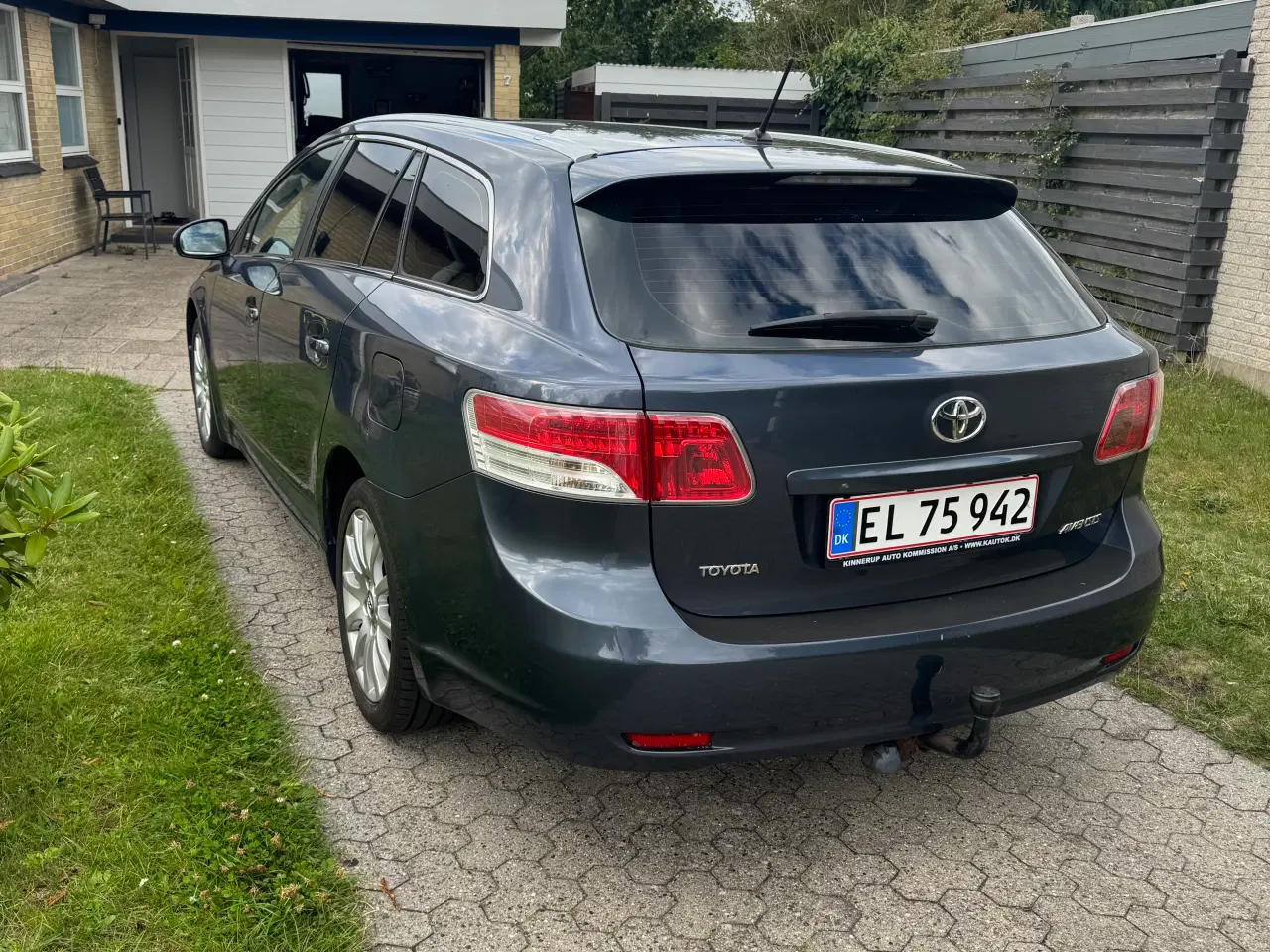Billede 4 - NYSYNET OG NYSERVICERET TOYOTA AVENSIS