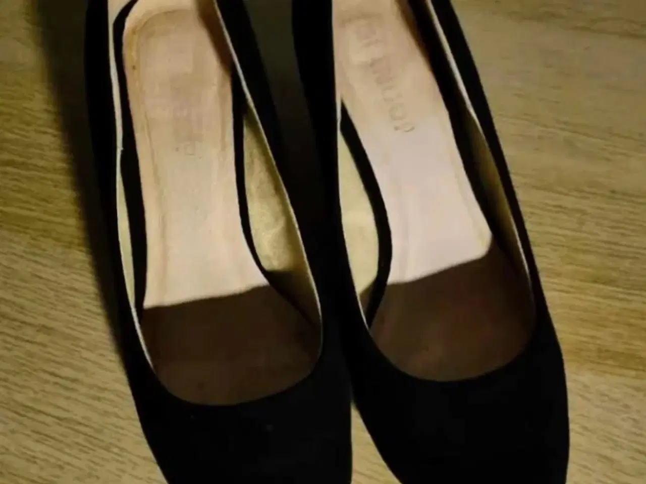 Billede 1 - Flotte læder/ruskind Pumps