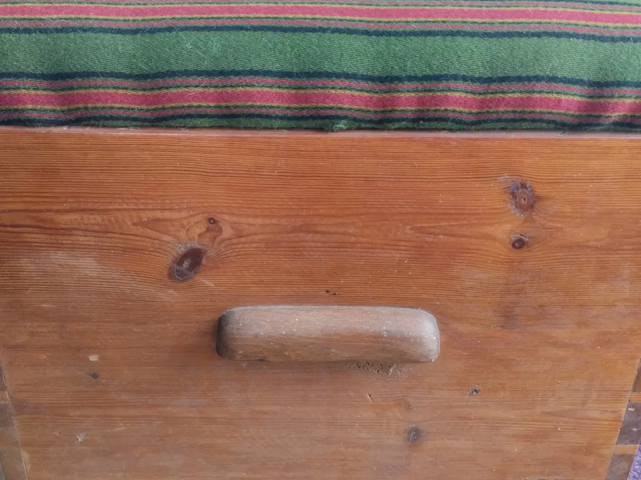 Billede 2 - Bænk/kiste med fedt betræk 