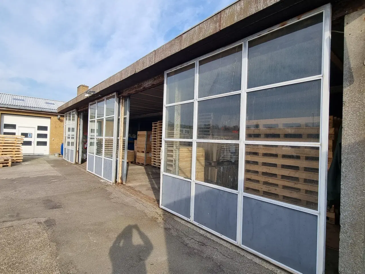 Billede 5 - Separat lagerhal med køkken og toilet